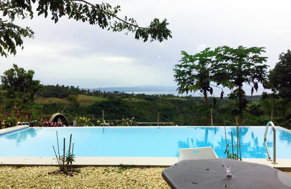 garden-of-helen-infinity-pool