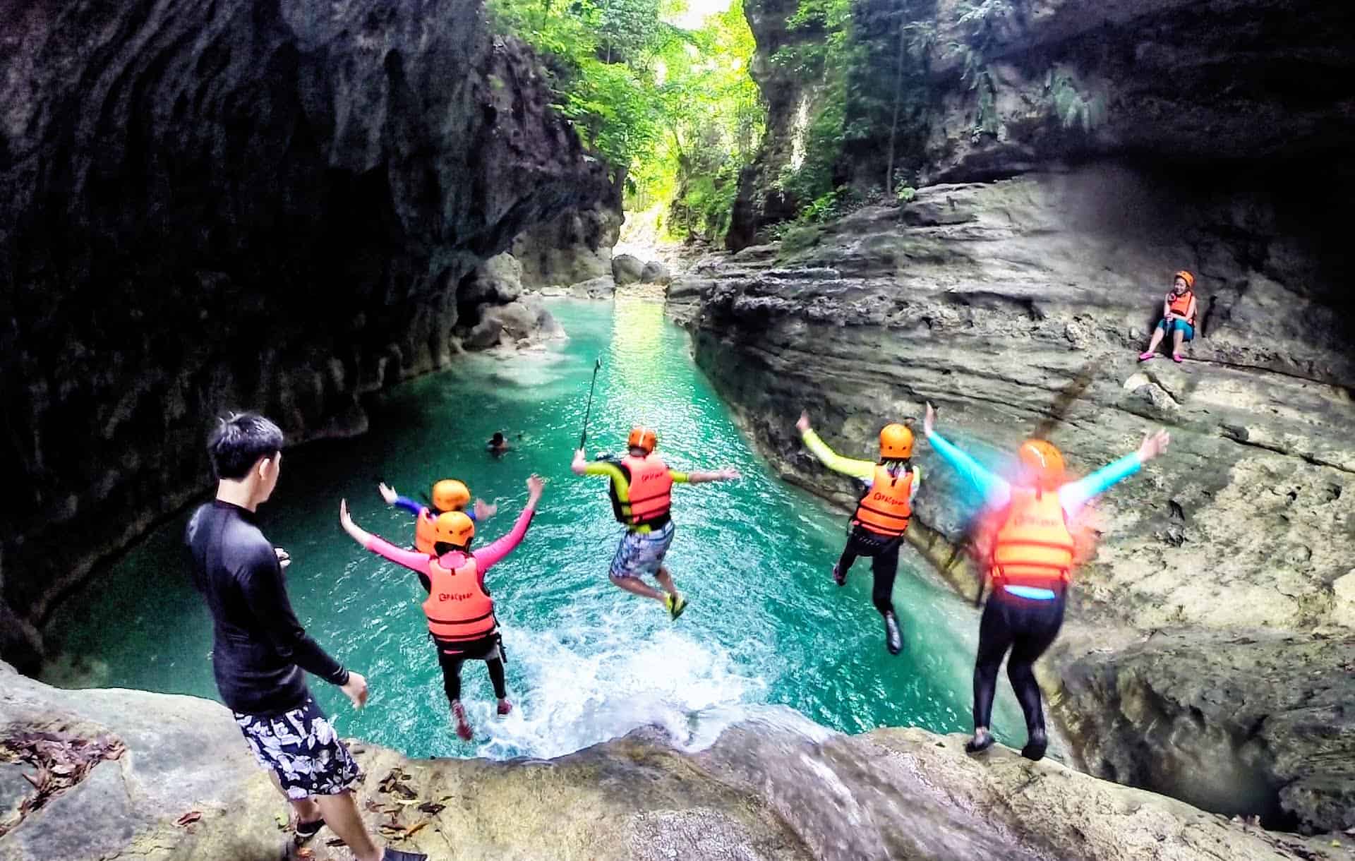 canyoneering-kawasan-cebu