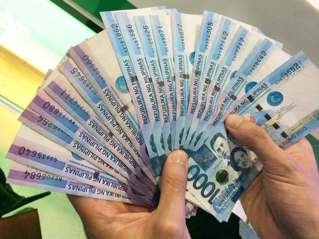 Filipinos need to earn at least P110,000 a month to be happy Study