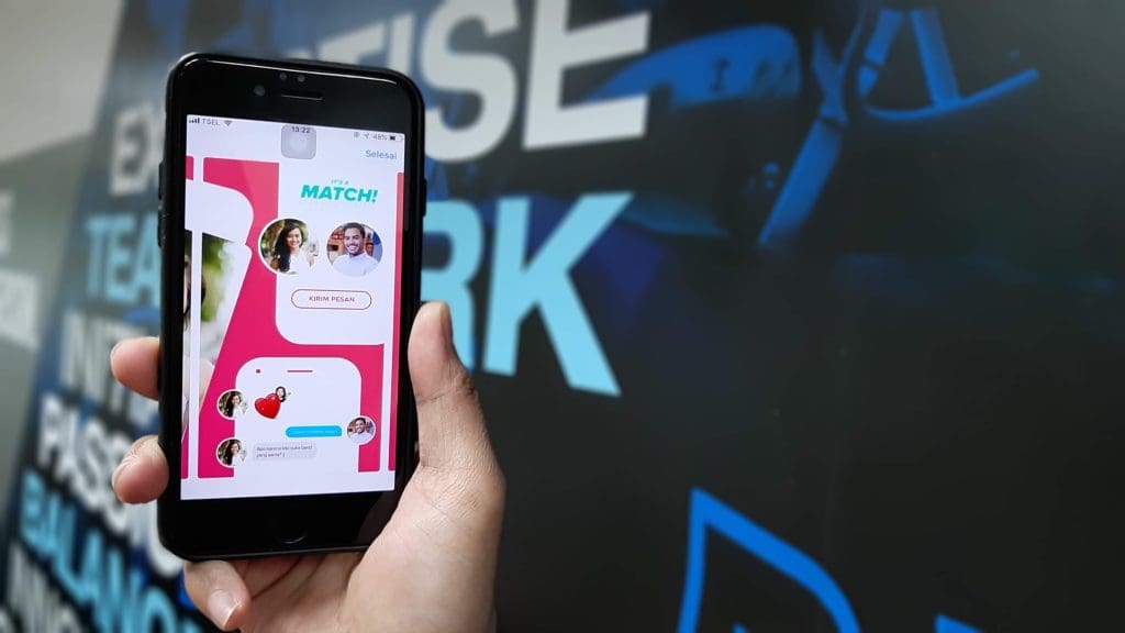 New Tinder 'Blind Date' Feature Brings Back the Old-School Experience