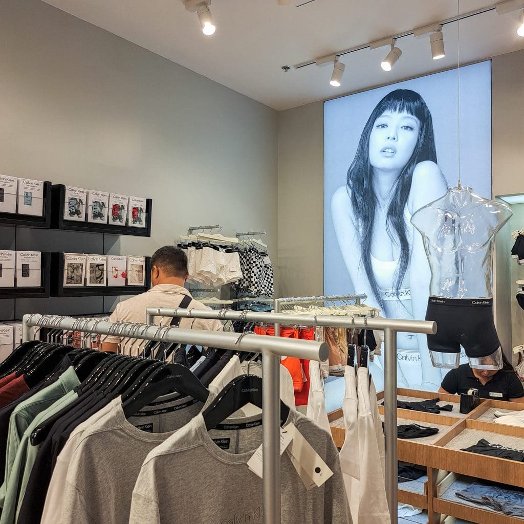 Oktalite  Calvin Klein Store Hellner